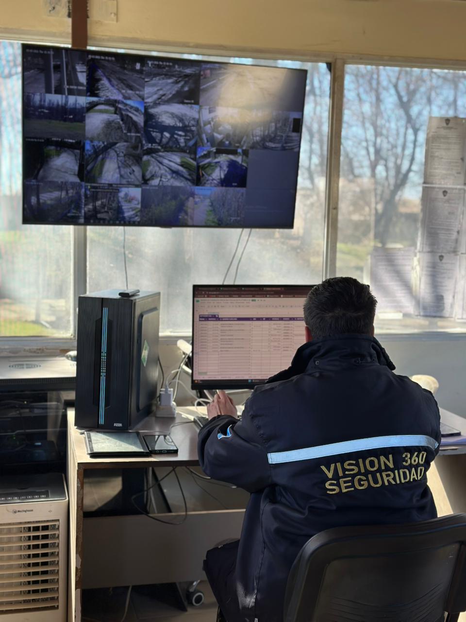 Operador de Visión 360 en la central de monitoreo